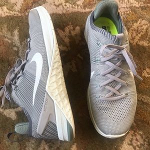 Women’s Nike Metcon sneakers